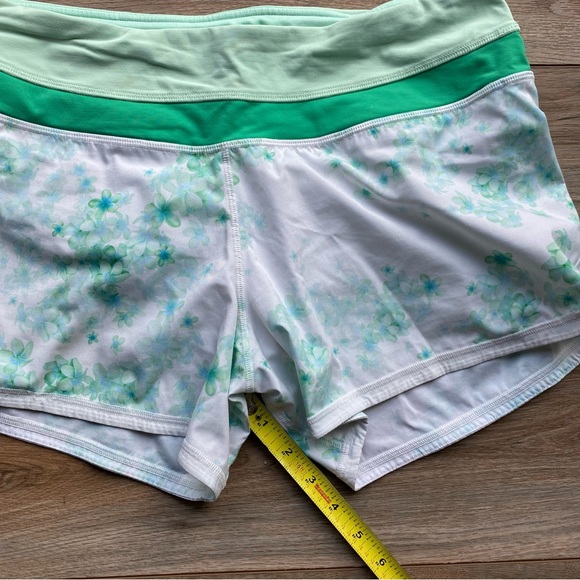 Lululemon Groovy Shorts White / Sea Green / Mint Shorts - 6 - Picture 6 of 8